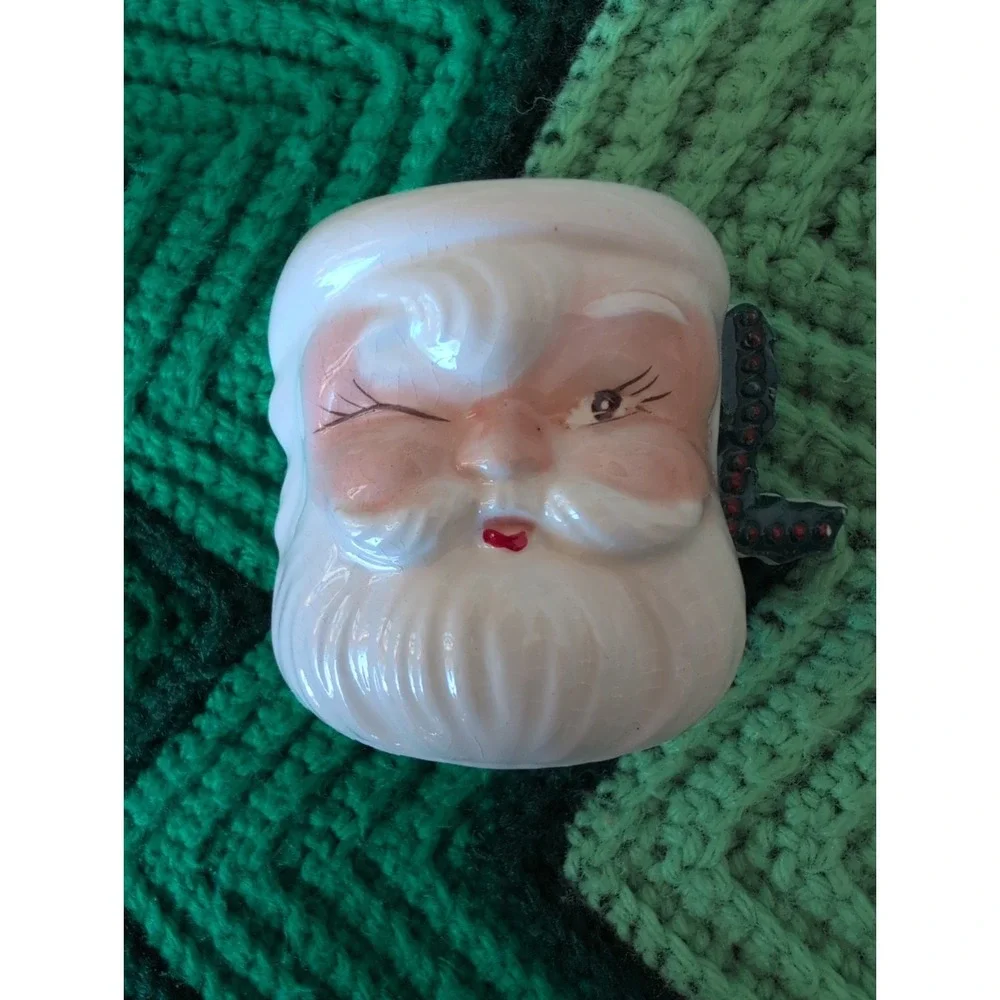 RARE Vtg Set of 4 Japan Commodore Winking Santa Mugs that handles spell 